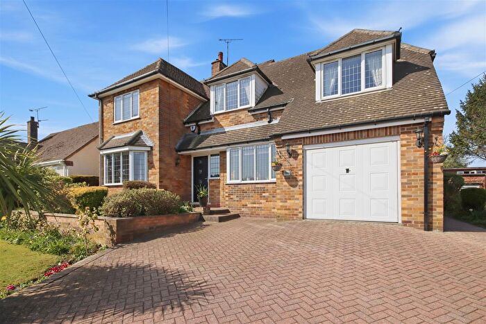 4 Bedroom Detached House For Sale In Nethermoor Road, New Tupton, Chesterfield, S42