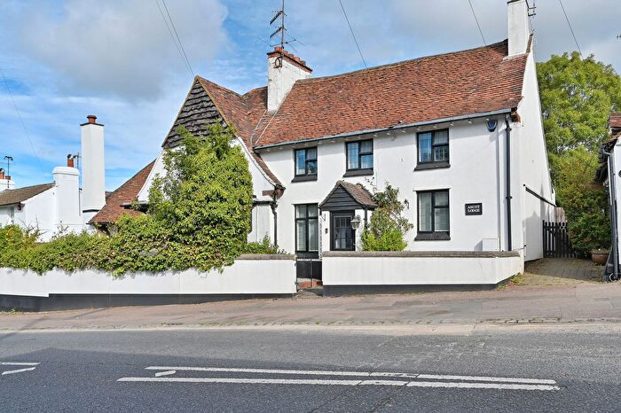 4 Bedroom Semi-Detached House For Sale In Sparrows Herne, Bushey, WD23