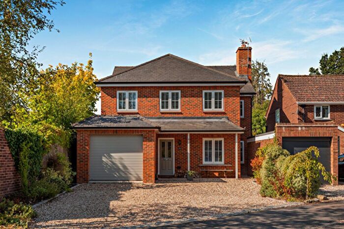 4 Bedroom Detached House For Sale In Beechwood Close, Ascot, Berkshire, SL5