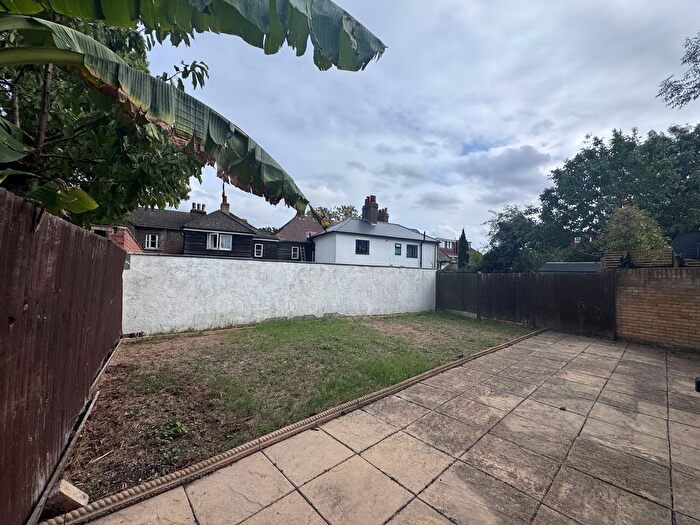 3 Bedroom Bungalow To Rent In Manor Lane, Harlington, Hayes, UB3