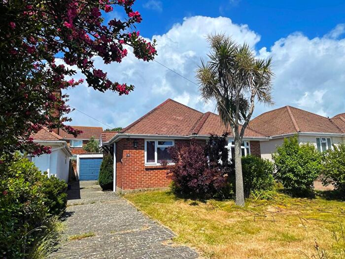 3 Bedroom Chalet For Sale In Woodville Road, Fawley, SO45