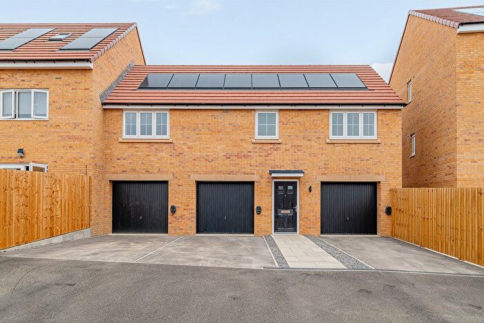 2 Bedroom Semi-Detached House To Rent In Oriens Field, Scarborough, Eastfield, YO11