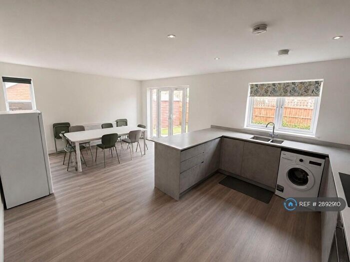 4 Bedroom Detached House To Rent In Forrester Gardens, Milton Keynes, MK4