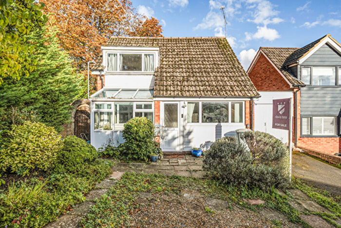3 Bedroom Link Detached House For Sale In Fidlers Walk, Wargrave, Reading, Berkshire, RG10