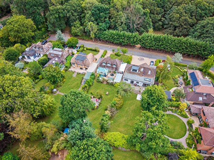 3 Bedroom Detached House For Sale In Norrels Ride, East Horsley, KT24