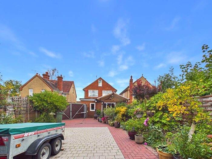 3 Bedroom Detached House For Sale In Water Road, Reading, RG30