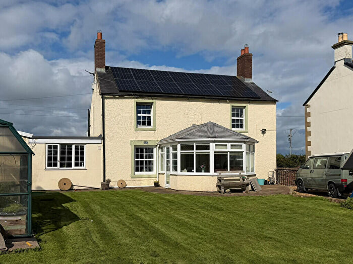 3 Bedroom Detached House For Sale In Grinsdale, CA5