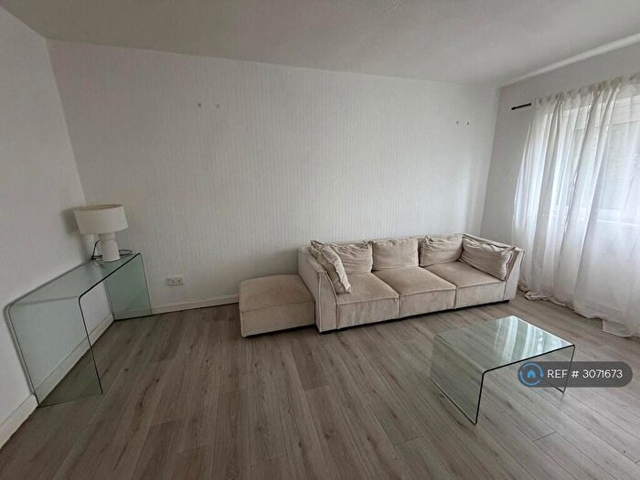 2 Bedroom Flat To Rent In Brownhill Road, Glasgow, G43