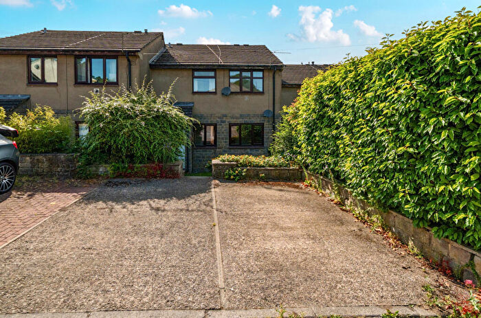 2 Bedroom Flat For Sale In Oakdale Glen, Harrogate, North Yorkshire, Uk, HG1