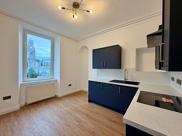 1 Bedroom Flat To Rent In Holburn St, First Floor Right, Aberdeen, AB10