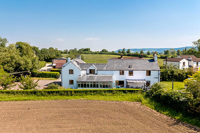 5 Bedroom House For Sale In Bath Road, Eastington, GL10