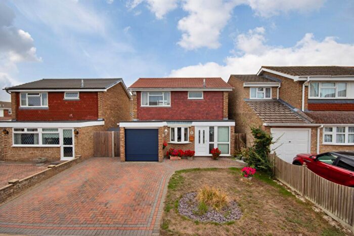 3 Bedroom Detached House For Sale In The Drove Way, Istead Rise, Kent, DA13