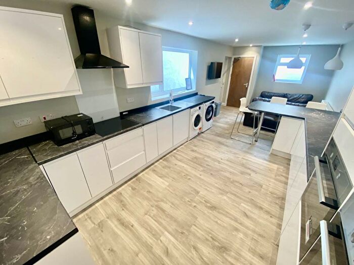 4 Bedroom Property To Rent In Brynymor Road, Brynmill, Swansea, SA1