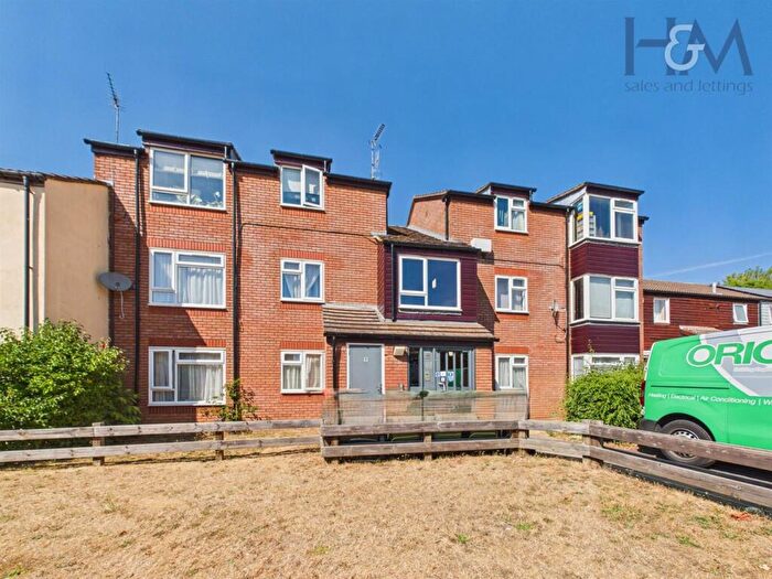 1 Bedroom Apartment For Sale In Kestrel Close, Stevenage, SG2