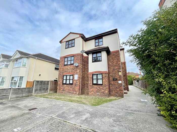1 Bedroom Apartment For Sale In Boscombe Road, Southend-On-Sea, Essex, SS2
