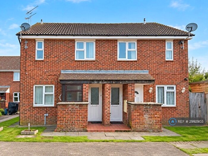 1 Bedroom Flat To Rent In Invicta Court, Milton Regis, Sittingbourne, ME10