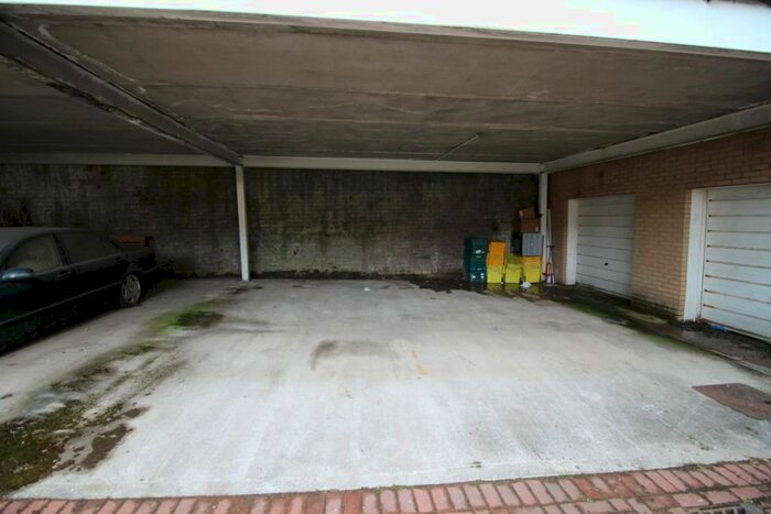 Garage / Parking To Rent In Lymburn Street, Yorkhill, Glasgow, G3