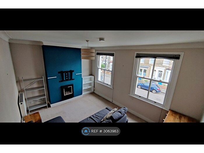 1 Bedroom Flat To Rent In Nutcroft Road, London, SE15
