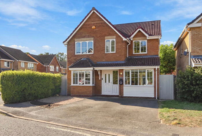 4 Bedroom Detached House For Sale In Scott Drive, Wickford, SS12
