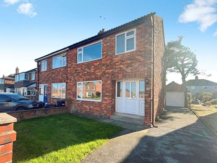 3 Bedroom Semi-Detached House For Sale In Kingsley Drive, Harrogate, HG1