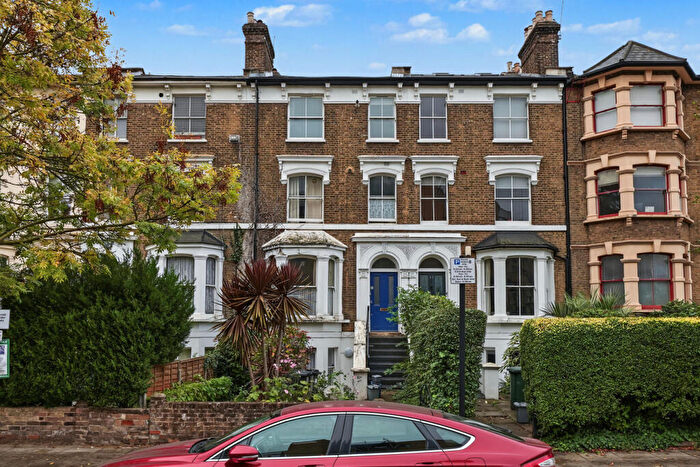 1 Bedroom Flat For Sale In Queens Drive, Finsbury Park, N4