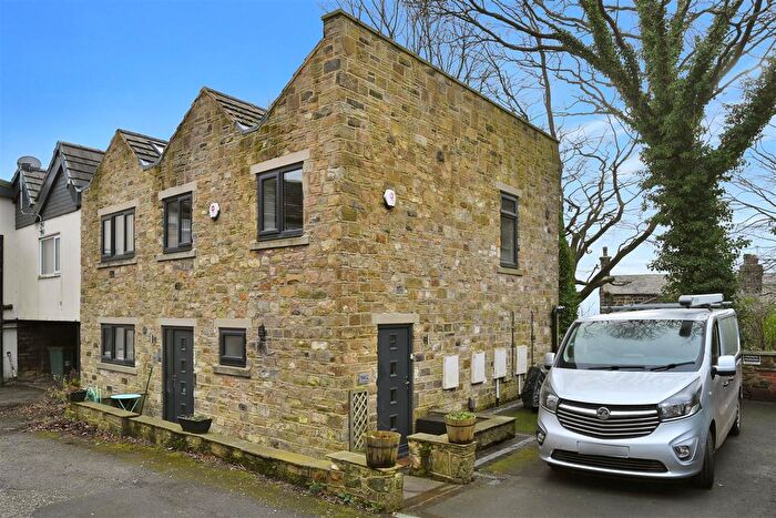 2 Bedroom Flat To Rent In Town Street, Rawdon, Leeds, LS19