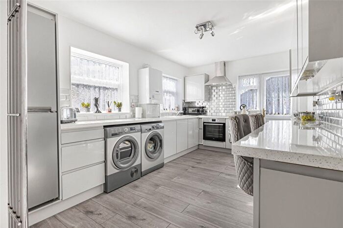 2 Bedroom Bungalow For Sale In River Drive, Rochester, Kent, ME2
