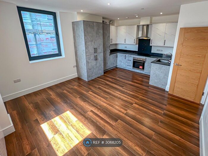 1 Bedroom Flat To Rent In Staines Road, Hounslow, TW3