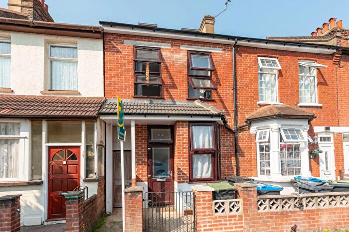 5 Bedroom House To Rent In Penshurst Road, Thornton Heath, CR7