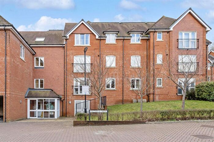 2 Bedroom Flat For Sale In Oasthouse Drive, Horndean, Waterlooville, PO8