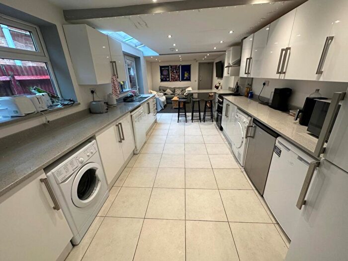 6 Bedroom House To Rent In Tiverton Road, Selly Oak, West Midlands, B29