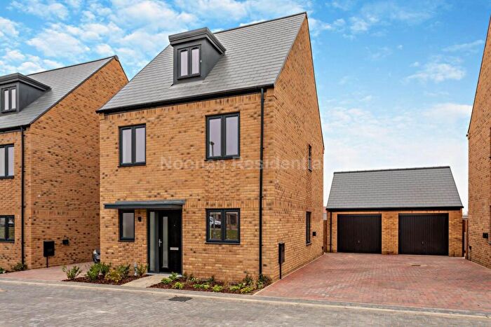 4 Bedroom Detached House To Rent In Burnet Close, PE19