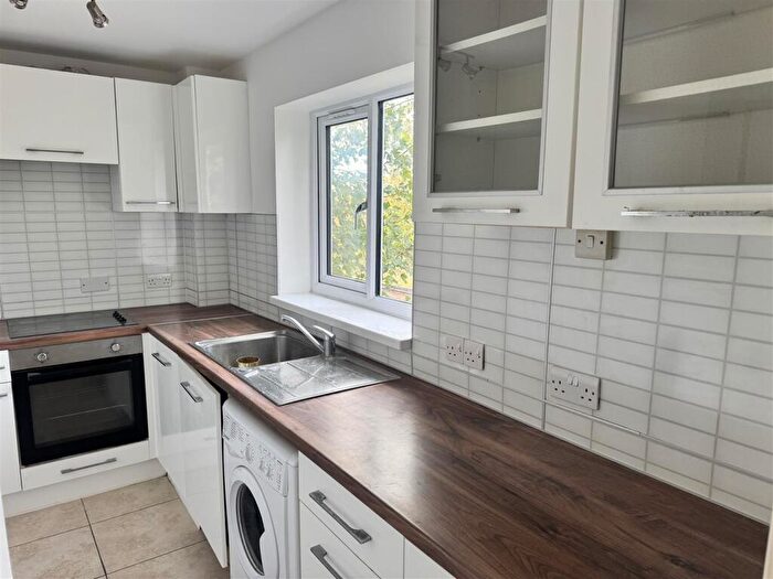 1 Bedroom Flat To Rent In Firs Close, Mitcham, CR4