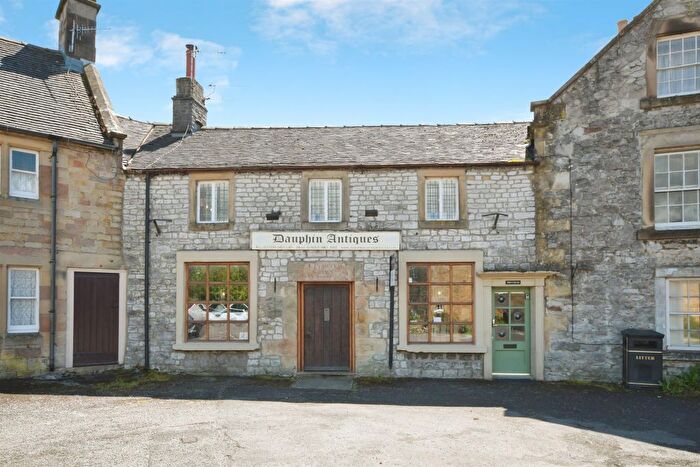 2 Bedroom Flat For Sale In Market Place, Hartington, Buxton, SK17