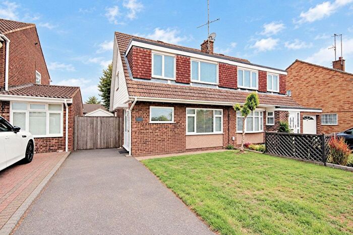 3 Bedroom Semi-Detached House To Rent In Butely Road, Luton, LU4