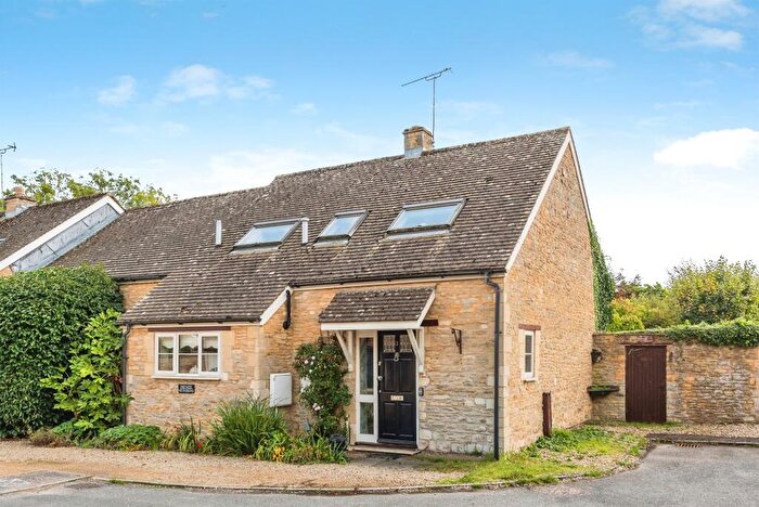 3 Bedroom End Of Terrace House For Sale In Mill Green Close, Bampton, OX18