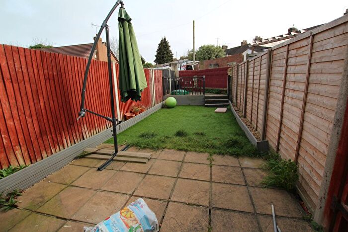 3 Bedroom Terraced House For Sale In Queens Road, Gillingham, ME7