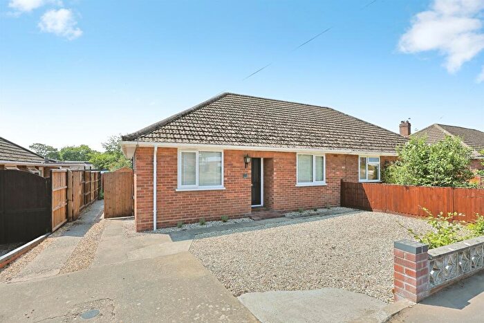 3 Bedroom Semi-Detached Bungalow For Sale In Moore Avenue, Norwich, NR6
