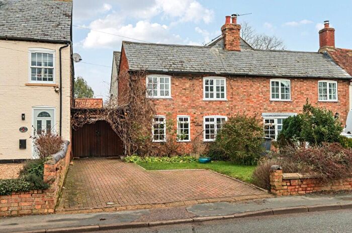 3 Bedroom End Of Terrace House For Sale In High Street, Tilbrook, PE28