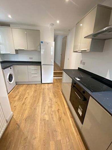 2 Bedroom Flat To Rent In Corporation Road, Cardiff, CF11