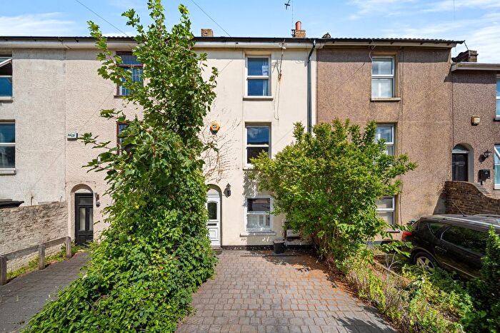 3 Bedroom Town House For Sale In Springhead Road, Northfleet, Gravesend, Kent, DA11