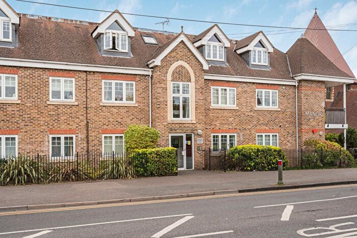 2 Bedroom Flat For Sale In Thorpe Road, Staines-Upon-Thames, Surrey, TW18