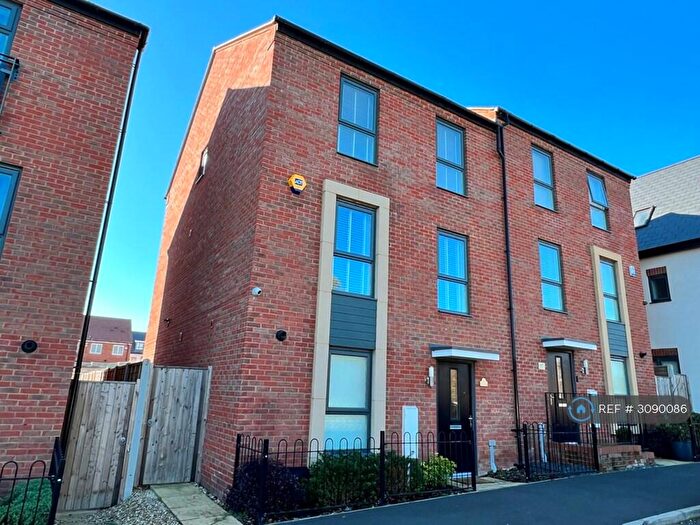 4 Bedroom Terraced House To Rent In Randall Avenue, Whitehouse, Milton Keynes, MK8