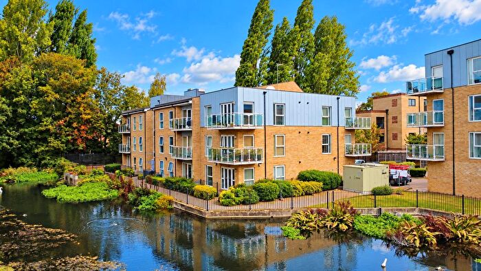 2 Bedroom Flat For Sale In Nash Mills Wharf, Hemel Hempstead, HP3