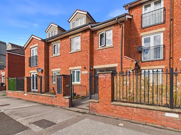 3 Bedroom Flat To Rent In Heath End Road, Stockingford, Nuneaton, CV10