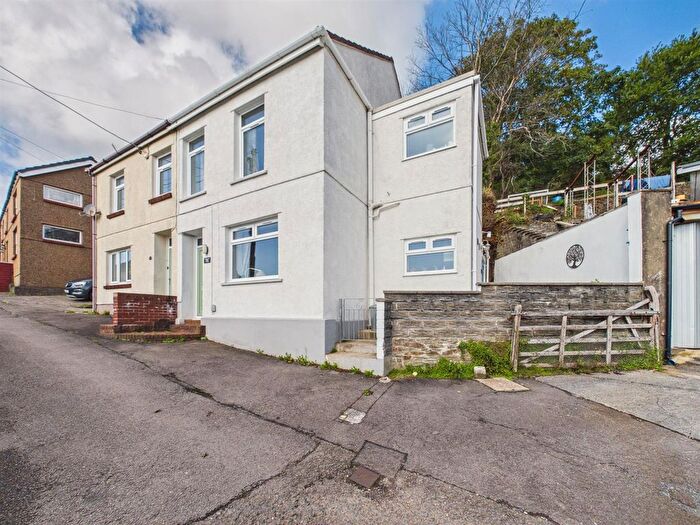 3 Bedroom Semi-Detached House For Sale In Ocean View, Graig, Burry Port, SA16