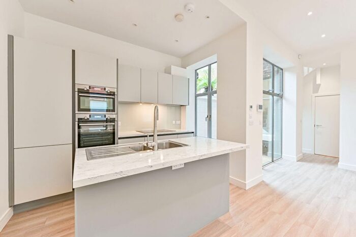 2 Bedroom Terraced House To Rent In Northington Street, Bloomsbury, London, WC1N