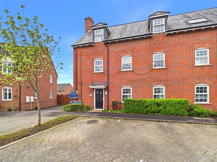 2 Bedroom Flat For Sale In Chalkpit Lane, Chinnor, OX39
