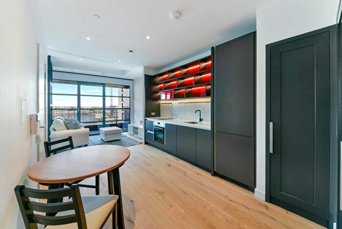 Apartment For Sale In Bridgewater House, London City Island, London, E14