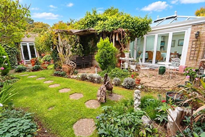 3 Bedroom Bungalow For Sale In Marshworth, Tinkers Bridge, Milton Keynes, Bucks, MK6